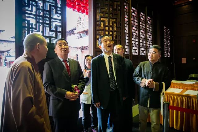 dfb84f3191ed4081a942e1b6d105cb92