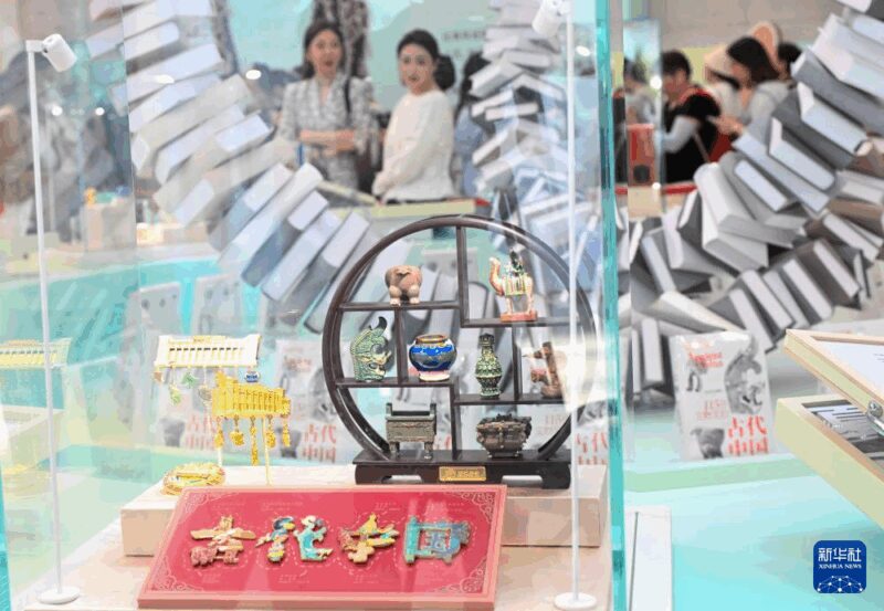 国博推出新书《思接千载：115件文物里的古代中国》
