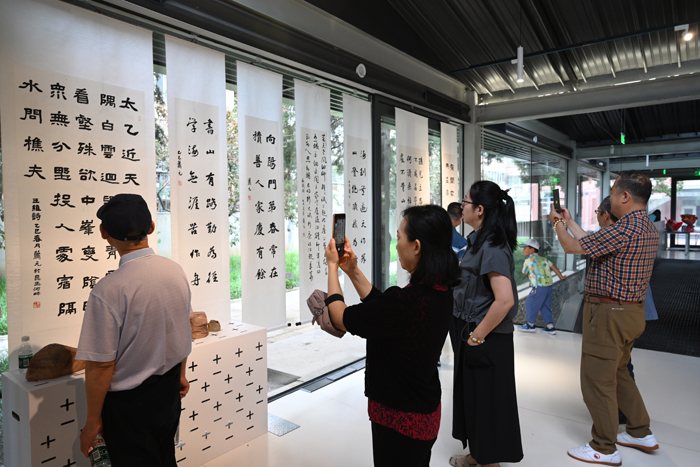 f44d30758a6929a8914f04