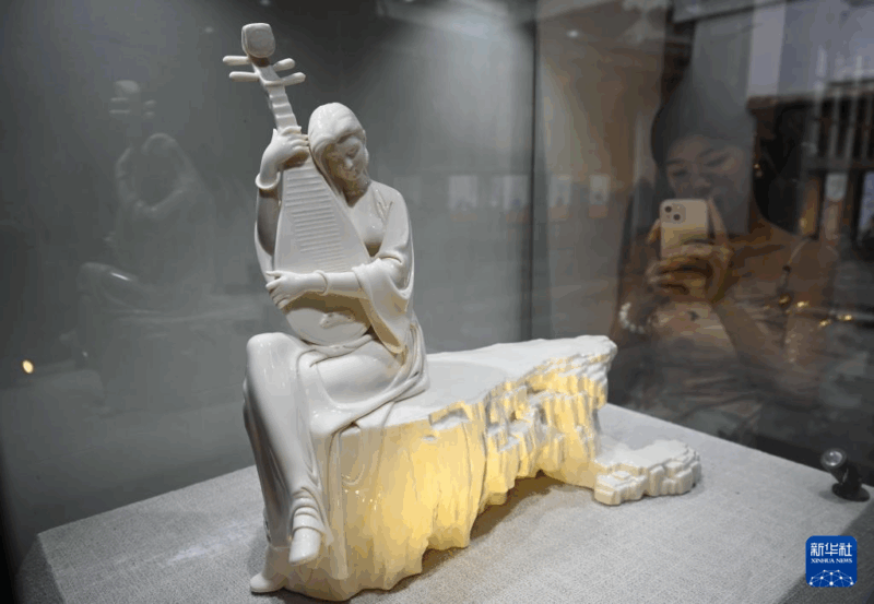 百余件德化陶瓷工艺美术作品亮相福州