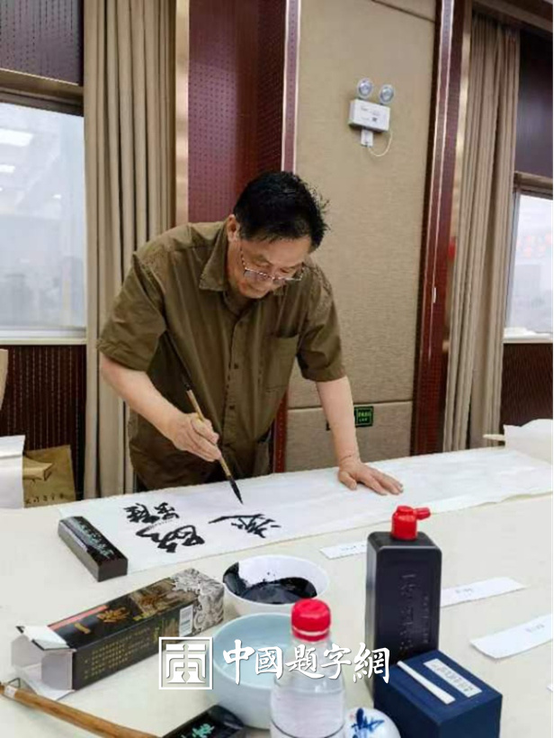 著名书法家郭永琰为西湖石刻题篆《玉女百咏》插图