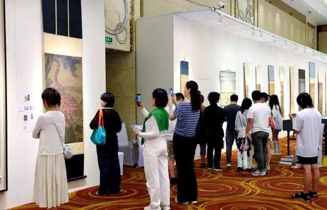 收藏杂谈｜2025年的艺术品市场将再次起飞！