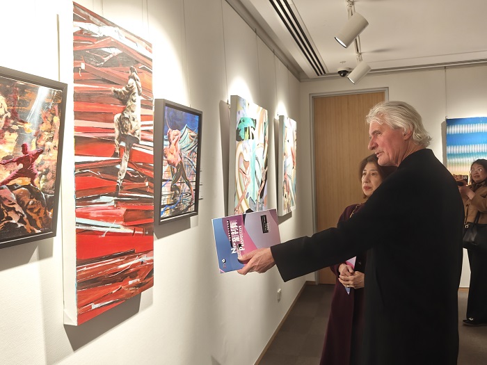 1752217767191104629_1752217800359104642_