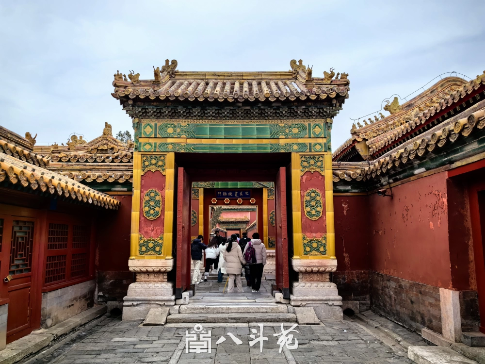 陈金超山水画中的哲学：解读“靠山”意境与当代价值插图1