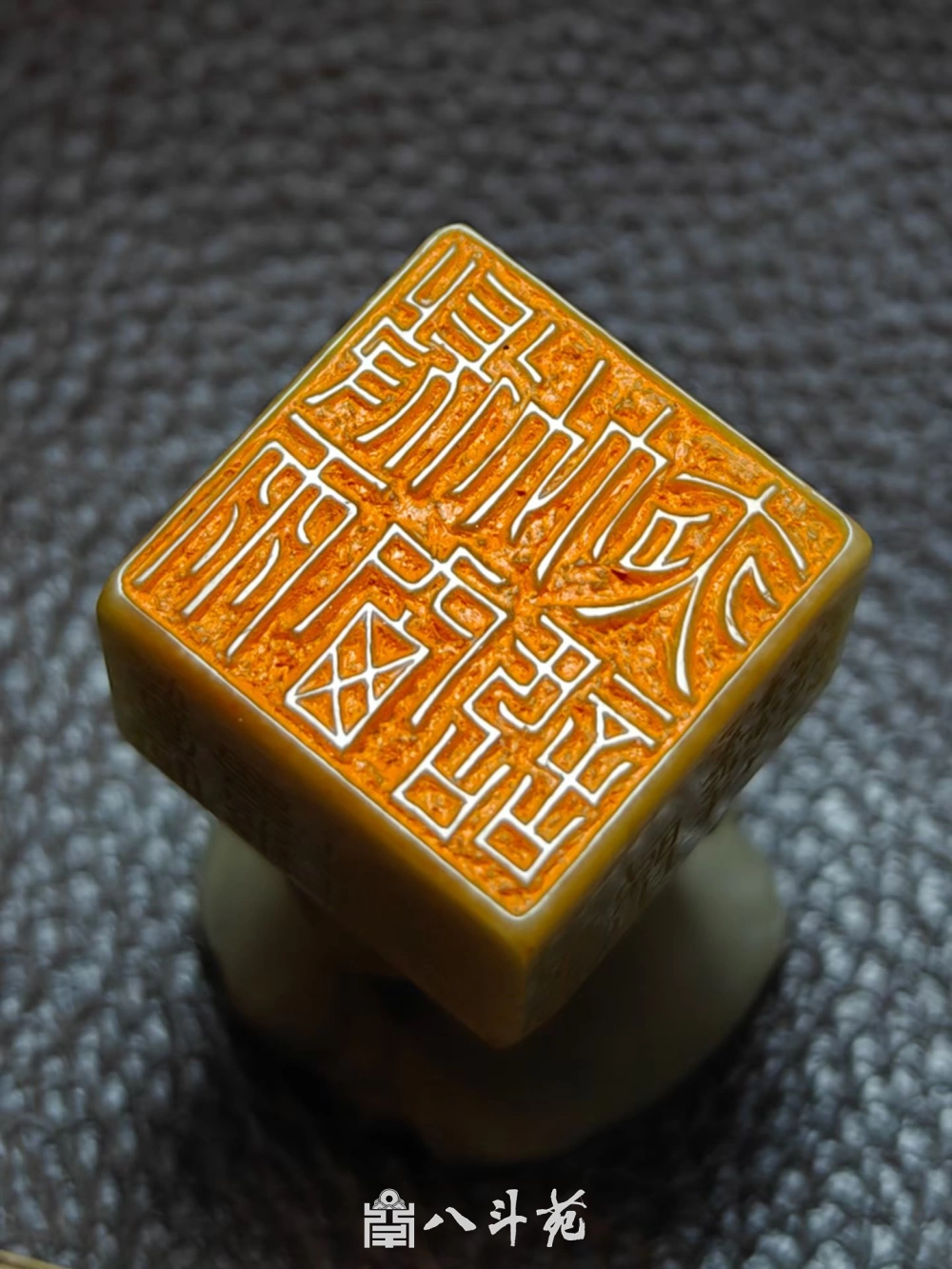 古籍修复中的题字与钤印 传统技艺的现代传承