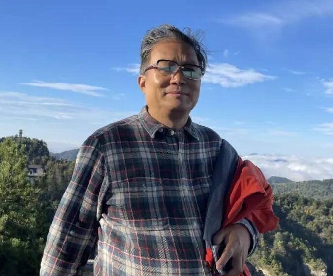 陈濂波山水画作品赏析｜石墙藏古韵，云雾入画来插图