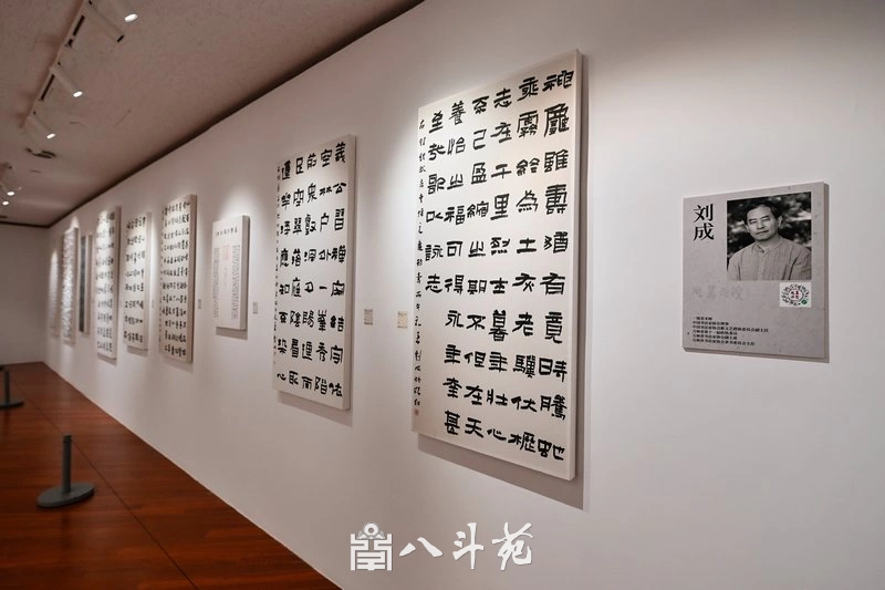 金秋时节,第四届“风华正茂·还岁墨缘”全国书法名家十一人展拉开帷幕插图7 金秋时节,第四届“风华正茂·还岁墨缘”全国书法名家十一人展拉开帷幕插图7